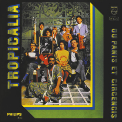 Capa de álbum com fotografia de diversos músicos reunidos, posando para a fotografia. Alguns deles usam roupas coloridas e outros usam jaquetas de couro. Caetano Veloso e Gilberto Gil estão segurando quadros com retratos de pessoas em preto e branco; e dois integrantes do grupo Os Mutantes seguram um contrabaixo e uma guitarra elétrica. Ao fundo há uma imagem de uma grande janela com formas rebuscadas, dando vista para uma paisagem com plantas e árvores. A fotografia está enquadrada por faixas das cores da bandeira nacional, que também estão presentes na tipografia do título do álbum.