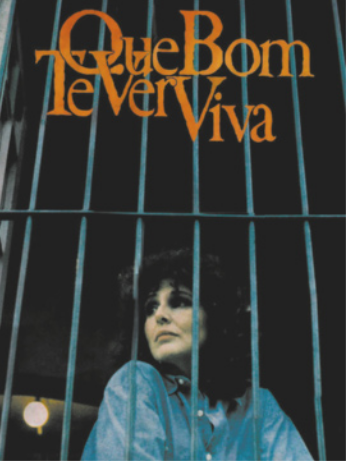 Capa de documentário com fotografia de Irene Ravache. Ela é uma mulher de cabelos longos e cacheados, usando uma camisa, atrás de grades de metal.
