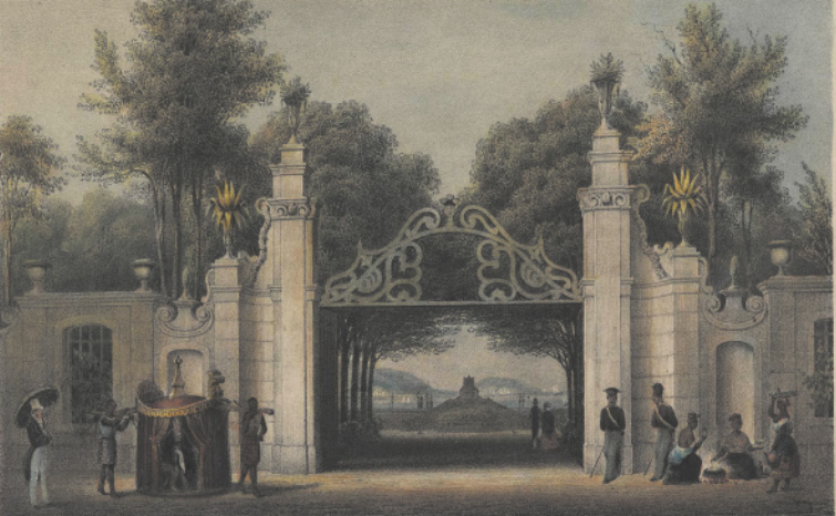 Pintura representando um portão aberto em meio a muros luxuosos e decorados com ornamentos. Atrás do portão há árvores, uma estrada de terra e uma paisagem portuária ao fundo. Ao lado do portão há guardas, mulheres escravizadas sentadas e carregando cestos, e homens escravizados carregando uma liteira.