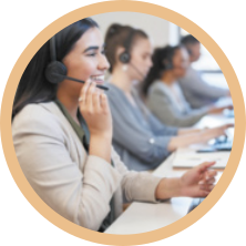 Imagem de atendentes de telemarketing.