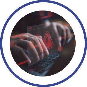 Imagem das mãos de uma pessoa usando teclado de notebook, com projeção de aviso suspeito.