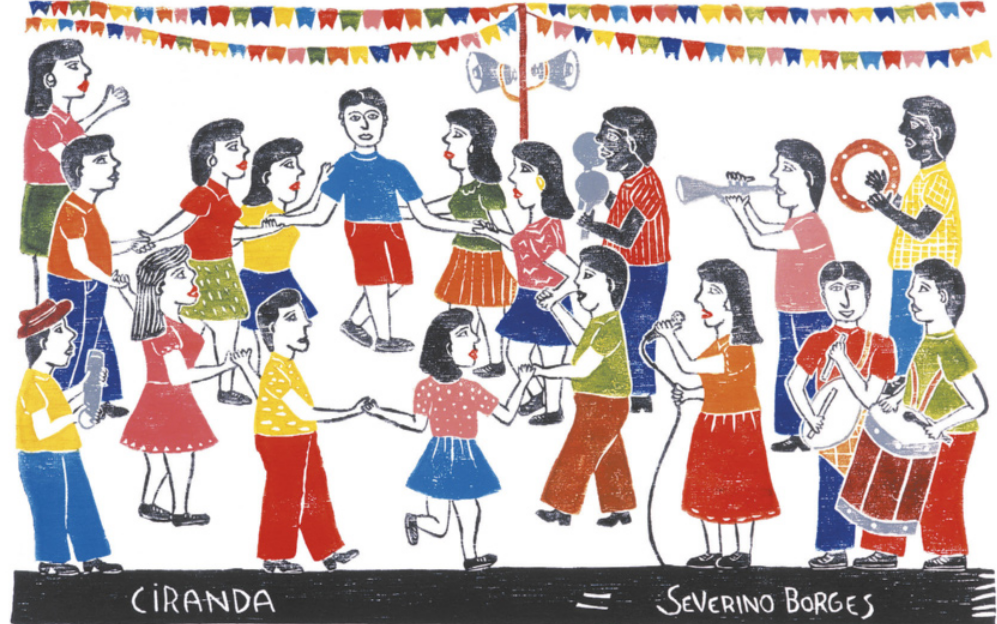 Xilogravura colorida representando um grupo de pessoas com roupas coloridas dançando em roda, de mãos dadas, com músicos em volta deles cantando, tocando trompete e diversos instrumentos de percussão. O espaço representado é enfeitado com bandeiras de festa junina, penduradas em fios no alto. Na margem inferior da gravura está escrito o título 'Ciranda' e o nome do autor 'Severino Borges'.