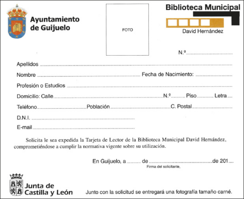 Imagem de um formulário com informações pessoais a serem preenchidas para solicitação de inscrição na Biblioteca Municipal David Hernández Guijuelo. Há um espaço para anexar uma foto 3 por 4 no foto da página. As informações a serem preenchidas são 'Número', 'Apellido', 'Nombre', 'Fecha de nacimiento', 'Profesión o estudios', 'Domicilio: Calle. Número. Piso. Letra', 'Teléfono', 'Población', 'C. postal', 'D.N.I' e 'E-mail'. Ao lado de cada informação há um espaço para preencher. Ao final do documento, há um espaço para preencher a data e a assinatura da pessoa que está solicitando a inscrição.