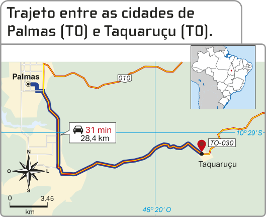 Mapa intitulado 'Trajeto entre as cidades de Palmas (TO) e Taquaruçu (TO)'. O mapa mostra a área compreendida entre as duas cidades. Há uma rosa dos ventos, linhas latitudinal e longitudinal e uma escala cartográfica de um centímetro no mapa para 3,45 quilômetros na realidade. O trajeto definido entre as cidades apresenta a seguinte indicação, de carro: '31 minutos. 28,4 quilômetros'.