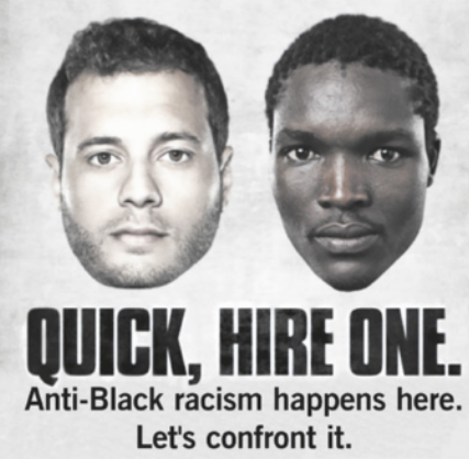 Cartaz em preto e branco, com a fotografia de um rosto de homem branco e de um homem negro, lado a lado. Abaixo, há a frase: 'QUICK, HIRE ONE. Anti-black racism happens here. Let's confront it.'