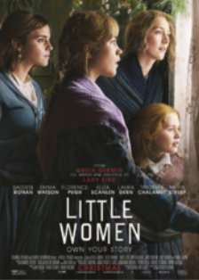 Cartaz de filme. Há quatro mulheres olhando através de uma janela. Elas estão usando roupas de época. Na parte inferior da imagem, está escrito o título do filme: 'LITTLE WOMEN'.
