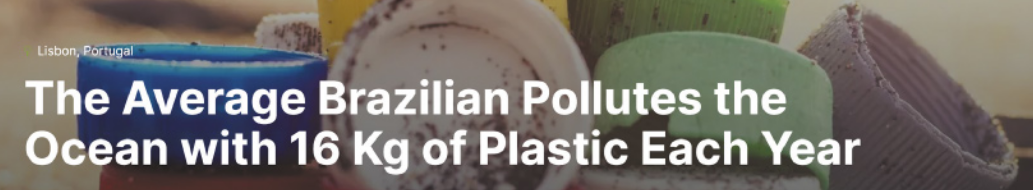 Reprodução do cabeçalho de uma página da internet. No topo, aparece a frase 'The Average Brazilian Pollutes the Ocean with 16 Kg of Plastic Each Year', sobreposta à fotografia de várias tampinhas plásticas sujas de terra.