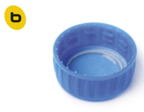  b. Fotografia de uma tampinha de garrafa plástica na cor azul.