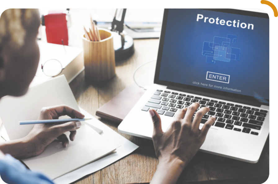 Fotografia de uma mulher utilizando um notebook com uma das mãos, enquanto segura um lápis e apoia a outra em um caderno. Na parte superior da tela do notebook, aparece a palavra 'Protection'; na parte inferior, aparece a palavra 'ENTER' dentro de um retângulo branco, seguida da frase 'click here for more information'.