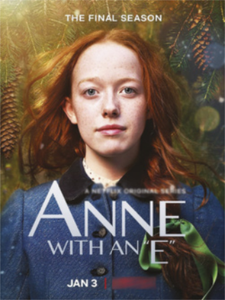 Cartaz da série 'Anne with an E'. No centro, aparece a fotografia de uma jovem com cabelo liso, longo e ruivo. Ela veste uma roupa azul escura. Na parte superior do cartaz, está escrito 'The Final Season'. Na parte inferior, aparecem os textos 'Anne with an E' e 'Jan 3'. O fundo é composto por uma paisagem com folhas.