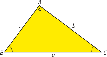 Imagem de um triângulo retângulo A B C, com ângulo reto no vértice A. A hipotenusa B C mede a minúsculo, o cateto A C mede b minúsculo e o cateto A B mede c minúsculo.