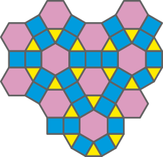 Ilustração de mosaico composto por hexágonos regulares, quadrados, triângulos.