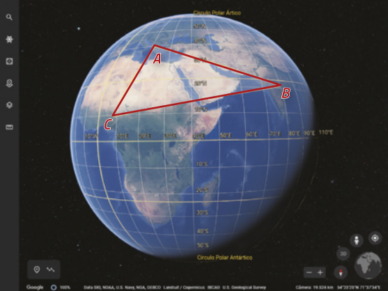 Imagem de um globo terrestre representado em um software de visualização 3D. Sobre o globo, há um triângulo marcado, com vértices identificados como A, B e C. O triângulo conecta pontos na superfície terrestre, destacando uma área da região nordeste do continente africano.