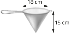 Imagem anterior. Agora, a parte superior circular mede 18 centímetros de diâmetro, e a altura do cone é de 15 centímetros.