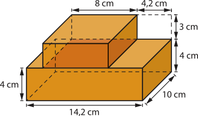Imagem de um sólido composto por dois blocos retangulares empilhados. O bloco inferior possui dimensões de 14,2 centímetros de comprimento, 10 centímetros de largura e 4 centímetros de altura. O bloco superior possui 8 centímetros de comprimento, os mesmos 10 centímetros de largura e 3 centímetros de altura. Ele está deslocado 4,2 centímetros para a esquerda, em relação ao bloco inferior, a partir do alinhamento da face direita.