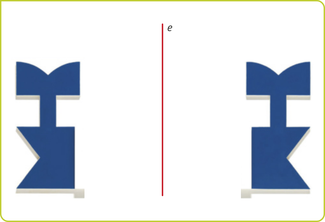 Imagem composta por duas formas geométricas idênticas, dispostas uma de frente para a outra, separadas por uma linha vertical identificada pela letra e. As formas são recortes espelhados e correspondem aos elementos laterais da imagem descrita anteriormente.