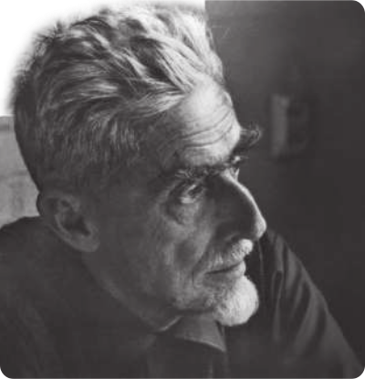 Fotografia em preto e branco de Maurits Cornelis Escher, em vista lateral. Ele tem expressão séria, cabelos grisalhos, bigode e uma pequena barba.