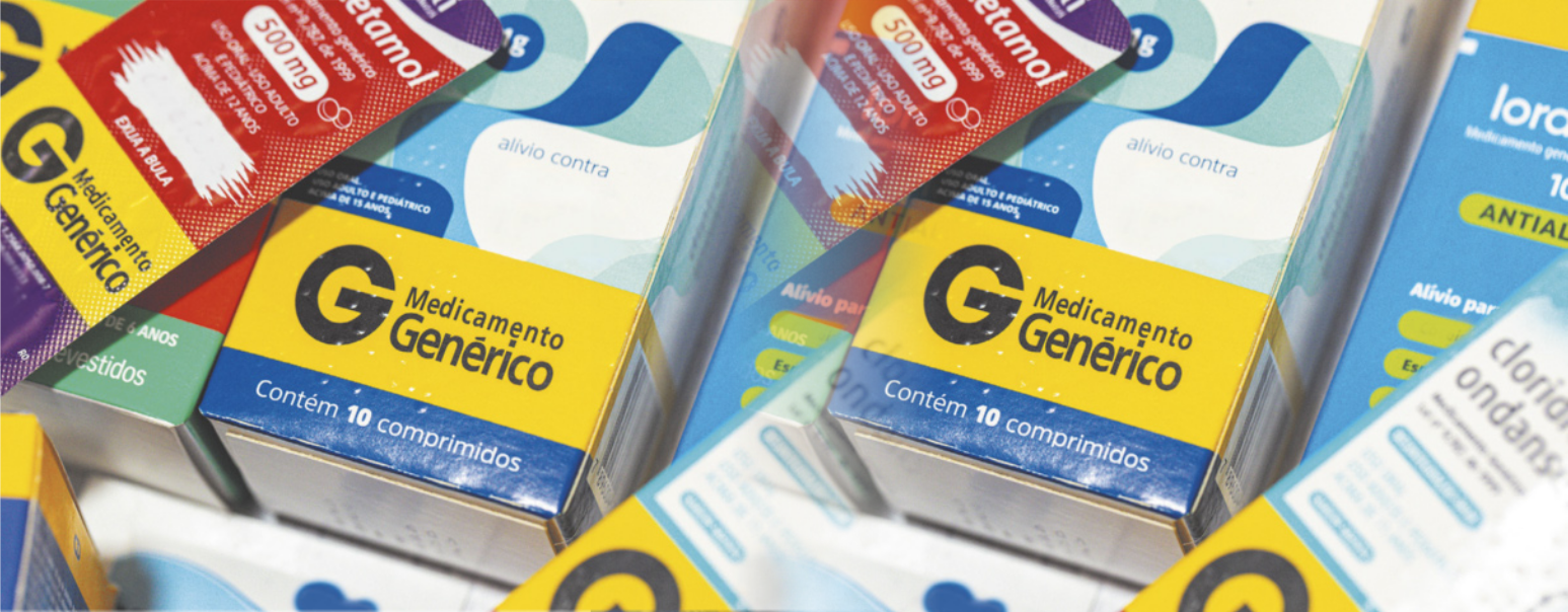 Imagem de caixas e cartelas de remédios.