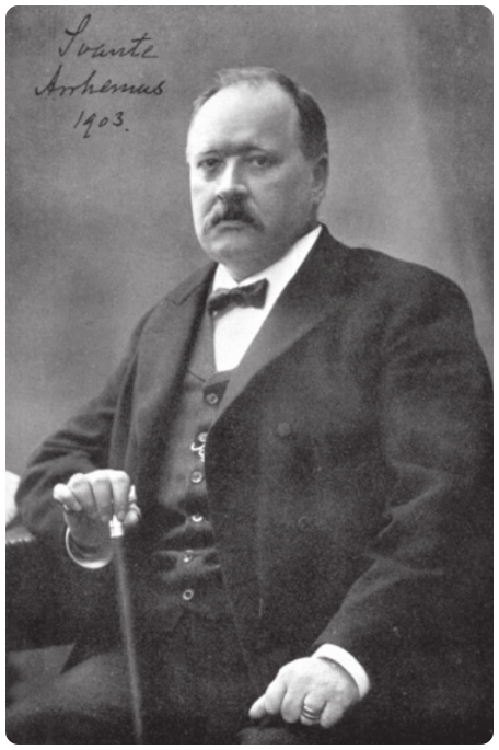 Fotografia de Svante August Arrhenius. Ele é parcialmente calvo, tem bigode e usa um fraque, um colete, uma gravata borboleta e segura uma bengala.