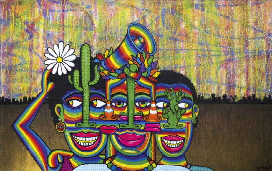 Pintura mural representando três mulheres sorridentes, lado a lado. Elas têm o olhos e a pele colorida em faixas de cor, de modo semelhante a um arco-íris, e narizes em forma de cacto. As mulheres da esquerda e da direita têm cabelos curtos e cacheados, e olham para o lado; a mulher ao centro tem cabelos longos com as cores do arco-íris, com uma coroa de folhas coloridas e um megafone colorido na cabeça. A mulher da esquerda está com a mão no cabelo e nele há uma flor. Os rostos das mulheres estão muito próximos, de modo que, nos dois espaços entre os rostos delas, há outros dois rostos que se formam pela justaposição dos olhos delas, um deles com expressão séria; e o outro com expressão de mal-humor.