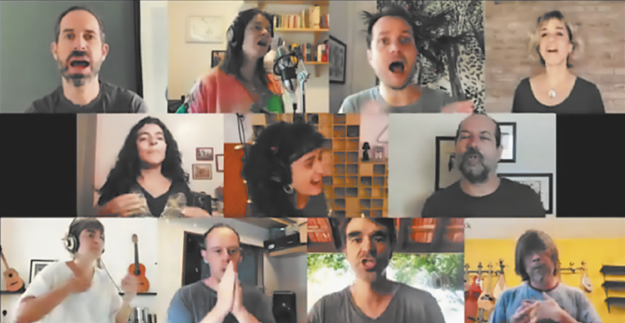 Imagem composta por fotografias de onze musicistas cantando e fazendo percussão corporal, cada um deles em sua casa, filmados a partir de câmeras de computador ou de smartphones. Alguns estão usando fones de ouvido, e outros cantam diante microfones.