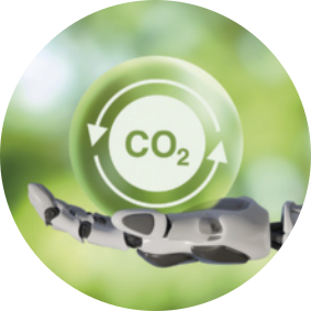 Imagem em formato circular com fundo desfocado em tons de verde, mostrando uma mão robótica aberta voltada para cima segurando uma esfera translúcida com o símbolo “CO2” ao centro, envolto por duas setas curvas formando um círculo.
