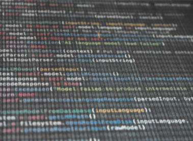 Imagem de uma tela exibindo várias linhas de código de programação em destaque, escritas em diferentes cores como branco, azul, amarelo, vermelho e verde, organizadas em fileiras e visualizadas com efeito de profundidade. O fundo é escuro, com os caracteres dos códigos formando padrões horizontais.
