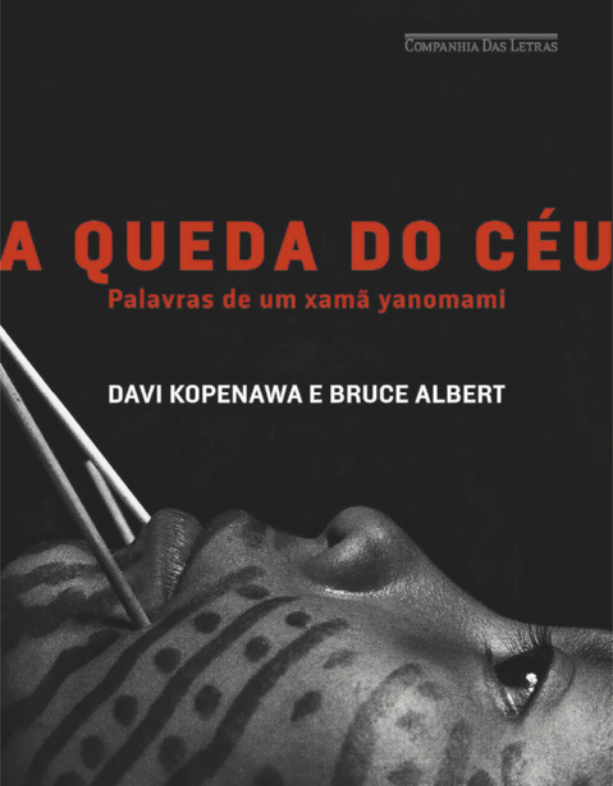 Capa de livro com o retrato de uma pessoa indígena. Ela possui pintura facial e adornos implantados ao redor da boca.