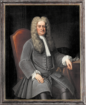 Pintura de um homem sentado em uma cadeira e o braço apoiado em uma mesa ao lado. Ele tem cabelo branco, longo e enrolado, usa um lenço branco no pescoço, casaco, calça e botas pretas.