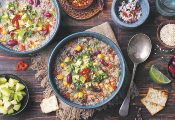Foto de diferentes pratos, preparados com vegetais e quinoa.