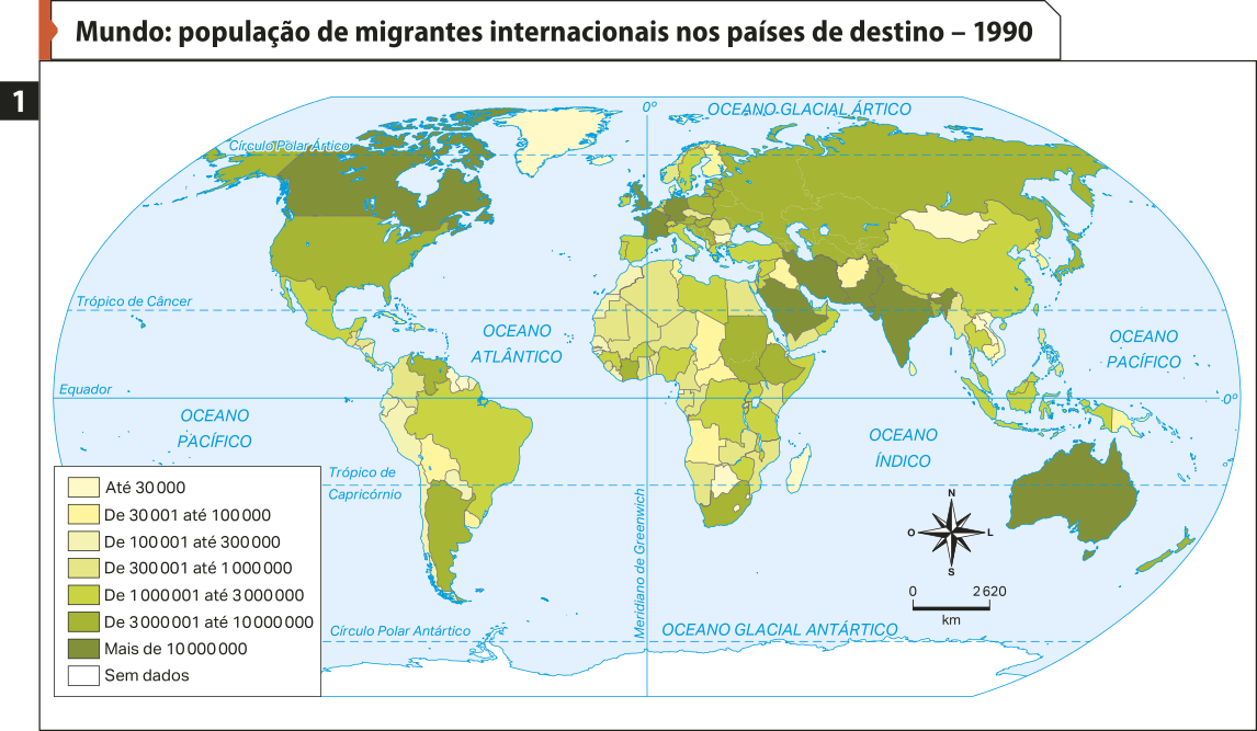 Mapa um 'Mundo: população de migrantes internacionais nos países de destino em– 1990'  Conforme a legenda, os dados são os seguintes: Até 30.000: Groenlândia, Guiana, Suriname, Mongólia, Vietnã, Laos e Papua-Nova-Guiné. De 30.001 até 100.000: Bolívia, Angola, Chade e República Centro-africana. De 100.001 até 300.000: Equador, Peru, Paraguai, Chile, Uruguai e Angola. De 300.001 até 1.000.000: Colômbia, Argélia, Níger, Mali, Egito, Iêmen, Moçambique, Namíbia e Zâmbia. De 1.000.001 até 3.000.000: México, Brasil, Portugal, Espanha, China, República Democrática do Congo, Tanzânia, Nigéria e Indonésia. De 3.000.001 até 10.000.000: Estados Unidos, Argentina, Rússia, Polônia, Suécia, Japão e Nova Zelândia. Mais de 10.000.000: Canadá, Reino Unido, França, Alemanha, Arábia Saudita, Irã, Paquistão, Índia e Austrália. Sem dados: Antártida