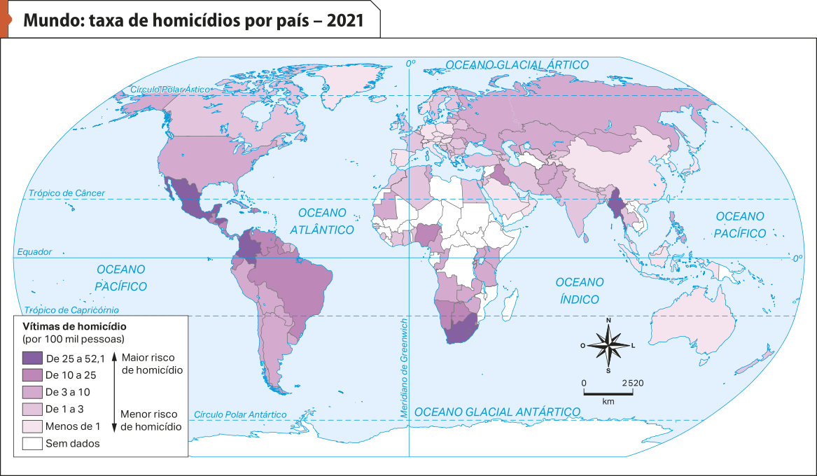 Mapa 'Mundo: taxa de homicídios por país – 2021'. Conforme a legenda, os dados são os seguintes: De 25 a 52,1: México, Colômbia, África do Sul, Myanmar. De 10 a 25: Guatemala, Brasil, Venezuela, Equador, Namíbia e Botsuana. De 3 a 10: Estados Unidos, Rússia, Peru, Argentina, Uruguai, Paraguai, Chile, Cazaquistão e Mongólia. De 1 a 3: Canadá, Reino Unido, Argélia, Marrocos, Índia, Irã, Angola e Nova Zelândia. Menos de um: Portugal, Espanha, Irlanda, Alemanha, Itália, Polônia, China, Austrália e Japão.  Sem dados: países no centro e norte da África e Antártida.
