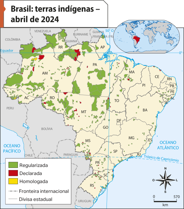 Mapa 'Brasil: terras indígenas – abril de 2024'. Conforme a legenda, os dados são os seguintes: Regularizada: maior concentração no norte e centro-sul do Amazonas, no centro-sul do Pará, no norte de Roraima, no sul do Acre, no centro-sul de Rondônia, no centro-norte de Mato Grosso, no sudoeste de Tocantins, no sul do Mato Grosso do sul, no litoral de São Paulo, no sul do Paraná, no leste de Santa Catarina, no norte do Rio Grande do Sul. E também, áreas pontuais no interior dos seguintes estados: Maranhão, Pernambuco, Alagoas, Sergipe, Bahia e Minas  Gerais. Declarada: áreas no norte do Amazonas, no norte do Mato Grosso, no oeste de Rondônia, no norte do Pará, no interior do Maranhão, sul do Mato Grosso do Sul e oeste de Tocantins. Homologada: áreas no norte do Amazonas e no sul do Mato Grosso do Sul.