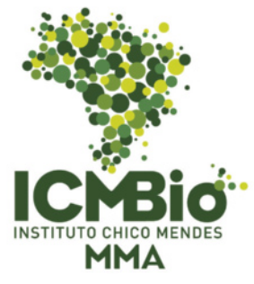 Logotipo do I C M Bio. Instituto Chico Mendes. M M A. Há uma figura composta por círculos, de diferentes tamanhos e tons de verde, que formam o mapa do Brasil.