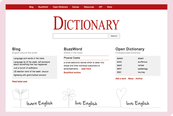 Captura de tela de um site de dicionário online. No topo, há uma barra vermelha com opções de navegação, como Blog, BuzzWord, Open Dictionary, Games, Resources e API. Abaixo, no centro superior, está o título DICTIONARY seguido de uma barra de pesquisa. Abaixo há três colunas: Blog, BuzzWord e Open Dictionary, cada uma com itens listados. Na parte inferior há ilustrações e as frases: learn English; live English e love english.