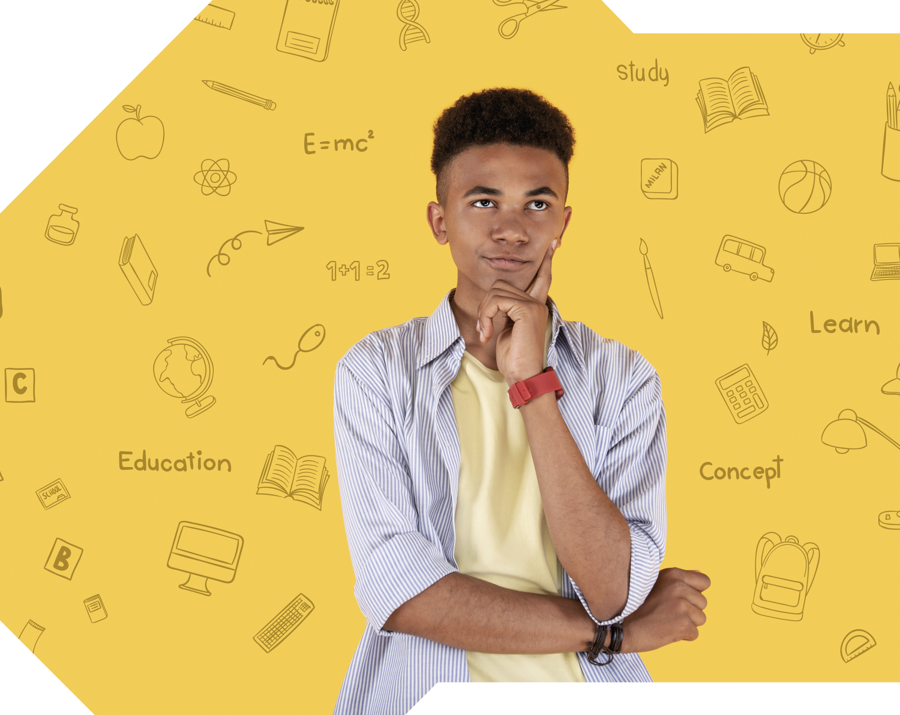 Fotografia de um jovem pensativo, olhando para cima, com a mão no queixo e os braços cruzados. Ele usa uma camiseta amarela com uma camisa listrada, e um relógio vermelho no pulso. O fundo é amarelo com várias ilustrações de objetos, como livros, lápis, fórmulas matemáticas e palavras em inglês como: study, learn e concept.