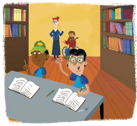 Ilustração de dois meninos sentados diante de uma mesa. Um deles usa boné, e o outro usa óculos, e os dois estão com livros abertos e seguram lápis. Ao fundo há uma mulher em pé, com cabelos presos, usando óculos e roupas de cor azul. Ela está ao lado de um homem em uma cadeira rodas, que tem barba longa e usa camisa xadrez. Nas laterais, há estantes com livros.