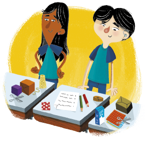 Ilustração de dois jovens em pé diante de mesas com vários objetos. A esquerda está uma jovem de cabelos compridos e pretos e à direita um jovem com cabelos curtos e pretos, e os dois usam camiseta na cor azul. Sobre a mesa há cubos coloridos, um novelo de barbante, tesoura, uma folha de papel com escrita, fita adesiva, lápis, pequenas caixas e papéis coloridos.