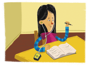 Ilustração de uma jovem sentada diante de uma mesa usando fones de ouvido conectado em um dispositivo sobre a mesa. Ela tem cabelos longos e pretos e usa uma camisa de manga longa xadrez azul e rosa, e segura um lápis. Sobre a mesa também há um livro aberto.