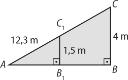 Imagem de um triângulo retângulo A B C com um segmento Bíndice 1 Cíndice 1 paralelo ao lado B C, determinando um triângulo semelhante A Bíndice 1 Cíndice 1. Temos as seguintes medidas: Bíndice 1 Cíndice 1 igual a 1,5 metros; B C igual a 4 metros; A Cíndice 1 igual a 12,3 metros.