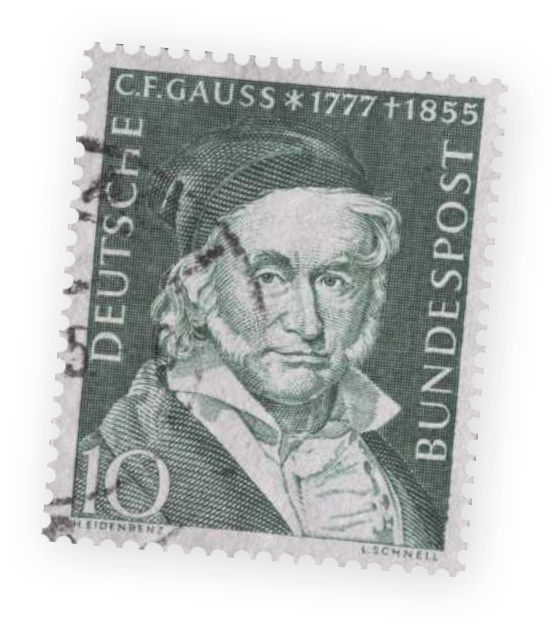 Imagem de um selo com gravura de Carl Friedrich Gauss. Ele tem cabelos lisos e brancos e usa uma touca e uma camisa com babados.