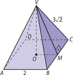 Ilustração de uma pirâmide de base quadrangular A B C D V. O vértice é o ponto V e o centro da base é o ponto O. A aresta A B tem medida 2 e a aresta lateral V C tem medida 3\sqrt{2}{2}. Há um ponto M no lado B C. Há uma linha pontilhada ligando o ponto V ao ponto O e outra ligando o ponto O ao ponto M. Há também, na face lateral, um segmento ligando o vértice V ao ponto M e este segmento é perpendicular à aresta B C.