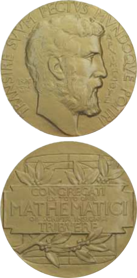 Ilustração de uma medalha. Na parte da frente é exibida a cabeça de um homem com barba, voltado para o lado.  Ao redor dela e também na parte de trás há alguns escritos em latim.