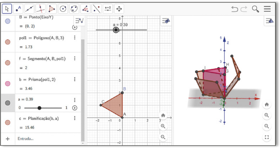 Reprodução da tela do programa anteriormente descrito. Na janela de álgebra há algumas informações. Ao centro há um plano cartesiano com um triângulo plotado. Ao lado há um eixo tridimensional onde há um prisma de base triangular sendo planificado.