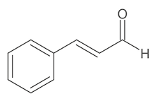 Estrutura química formada por símbolos de elementos químicos e linhas. Há um hexágono regular que tem linhas duplas alternadas em três de seus lados. O vértice superior à direita desse hexágono está ligado a uma sequência de quatro linhas formando três vértices, com a segunda linha sendo dupla; o terceiro vértice ligado ao elemento O por uma linha dupla; e ao final da quarta linha está o elemento H.