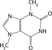 Estrutura química formada por símbolos de elementos químicos e linhas. Há um pentágono regular ao lado de um hexágono regular, com um lado em comum entre eles. O pentágono possui duas linhas duplas, em dois de seus lados, sendo uma delas no lado em comum com o hexágono, e a outra no lado superior à esquerda. No lugar do vértice superior do pentágono há um elemento N, e no lugar do vértice inferior à esquerda há outro elemento N, a qual está ligado ao grupo H índice 3 C por uma linha simples. O hexágono tem um elemento N no lugar do vértice superior, a qual está ligado a um grupo C H índice 3 por uma linha simples. O vértice inferior do hexágono está ligado a um elemento O por uma linha dupla. E no lado direito desse hexágono, o vértice superior está ligado a um elemento O por uma linha dupla e no lugar do vértice inferior há um grupo N H.