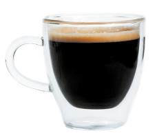 Fotografia de uma xícara de vidro contendo café preto. Há uma fina camada de espuma clara na superfície da bebida.