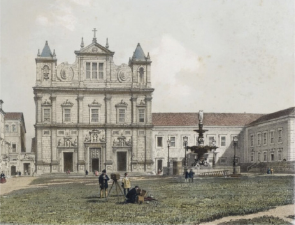 Imagem de uma igreja, instalada em frente a uma praça. Essa igreja possui duas torres laterais, esculturas na fachada e três portas de entrada.