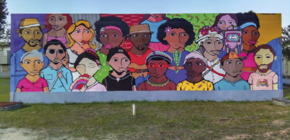 Imagem de muro com grafite que representa pessoas brancas, negras, indígenas e asiáticas.