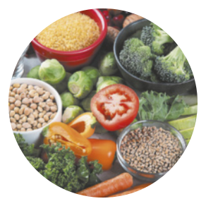 Fotografia de legumes, frutas e grãos.